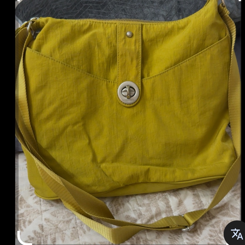 Helsinki Mustard/Light blue interior Baggallini large hobo tote bag

Clean!